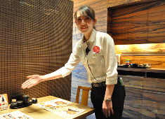 流れてくる 回転寿し 仁 京橋店／回転寿し 仁 あべのハルカスダイニング店／なかの家 あべのハルカスダイニング店 求人 料理人とサービススタッフがそれぞれ連携をとり、お店の運営をスムーズにできるよう日々気をつけています！