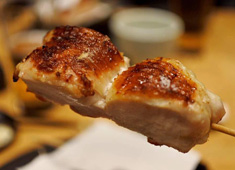 焼鳥 市松／焼鳥 松明 求人 常にクオリティを追求。一本の串に様々なストーリーが詰まっています。