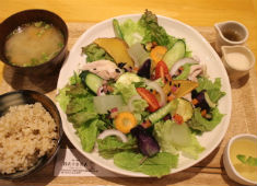 畑の食堂　NATURA ～玄米とスイーツ～ 求人 新鮮な有機、減農薬野菜をたっぷり使ったおいしい定食です。