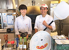 Tavola D'oro（ターヴォラ ドォーロ）／株式会社メティウスフーズ 求人 女性スタッフも多数活躍中！幅広い年令・経験を持つスタッフが、各々の長所を活かして輝ける会社です。