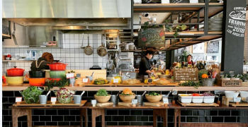 Farmers CAFEandGRILL 「NALA　restaurant」／株式会社 徳 求人