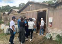 まる八　とり友 求人 ～社員旅行　養鶏場の見学①～