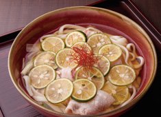 株式会社KRホールディングス 求人 【ふうふや】うどん屋さんではなく、料理屋のうどんにこだわり、毎朝その日使う分だけ仕込む出汁で楽しんで頂きます。
