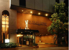 ニューオーサカホテル（株式会社スリーワイ・エム・ディ） 求人 大阪の玄関口「新大阪」
駅近くにある当ホテルでは、国内外様々なお客様がご来店されます！