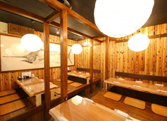 活魚専門 隆勢丸 求人 一昨年には店舗も拡大リニューアルしました！個人からグループ客まで幅広く来店されます。
