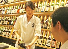 「ぬる燗佐藤」「炉端の佐藤」「難波 鳥幸」「鎌倉グリル 洋食ビストロ」「CAMPFIRE」／東京レストランツファクトリー株式会社 関西事業部 求人 ■ぬる燗佐藤・炉端の佐藤
日本酒100種類以上！熱燗・ぬる燗・雪冷え等、11段階の温度変化で香りや味わいを追求。