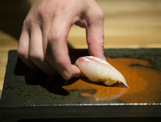 シャンパン&ワインと熟成鮨 Rikyu／熟成魚と日本酒と藁焼き 中権丸 求人