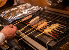 炭火焼き鳥　和歌鳥 求人 炭火にこだわった当店の焼鳥は大人気♪
妥協しないこだわりの味を提供していきましょう！