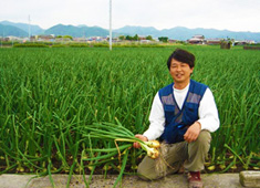 株式会社リ・ライフ 求人 こだわりの食材を提供していただく生産者さんとの現地研修も。繋がりを深めています。