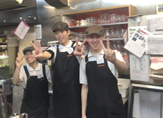 コメダ珈琲店 求人 スタッフ間の仲の良さはどこにも負けません!!
アルバイト・パート・社員わけ隔てなく楽しく働けます！