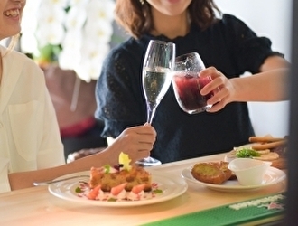 「QUATRE」「Wine Stand AXELA」etc／株式会社グラロス＜Glaros inc＞ 求人