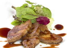 Ristorante e Bar Vario（リストランテ バル　ヴァリオ） 求人 ★お客様の笑顔を、美味しい料理を作るのに必死になれる方