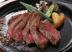 Restaurant YOKOO 求人 カジュアルなものからフィレ肉のステーキなど本格的なメニューも提供。