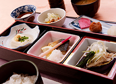 パシフィックゴルフマネージメント株式会社（PGM） 求人 朝食・昼食メニューから、パーティーで提供するオードブルまで、様々なジャンルの料理を経験でき、技術の幅も広がります！