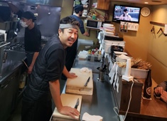 夢咲亭 求人 店内はオーナーをはじめ和気あいあいとした雰囲気。何でも相談しながらノビノビ働けます！