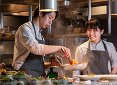【株式会社 MOTHERS】MORETHAN HIROSHIMA 求人 20～30代の若手～中堅から、経験豊富なメンバー迄、それぞれの個性や実力を活かして、『笑顔』で活躍中です！
