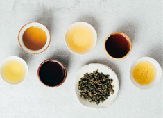 【台湾茶・フルーツティー専門店】　一芳 台湾水果茶（イーファン） 求人 一芳のこだわりは特にお茶の味！ロットごとに煮出し時間が変わり、味・香り・色のすべてに厳格です。