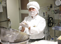 宝塚北SA・西紀SA（ベーカリー・レストラン・フードコート）光明興業株式会社 求人 ★男女問わず活躍中の職場です