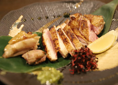 鶏屋 はっぽんめ 求人 丹波が生んだ珠玉の地鶏「ももたたき」