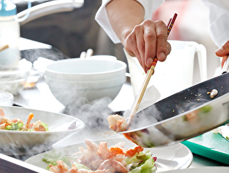 ファーストリテイリング株式会社有明本部 社員食堂／株式会社ハートフルダイニング