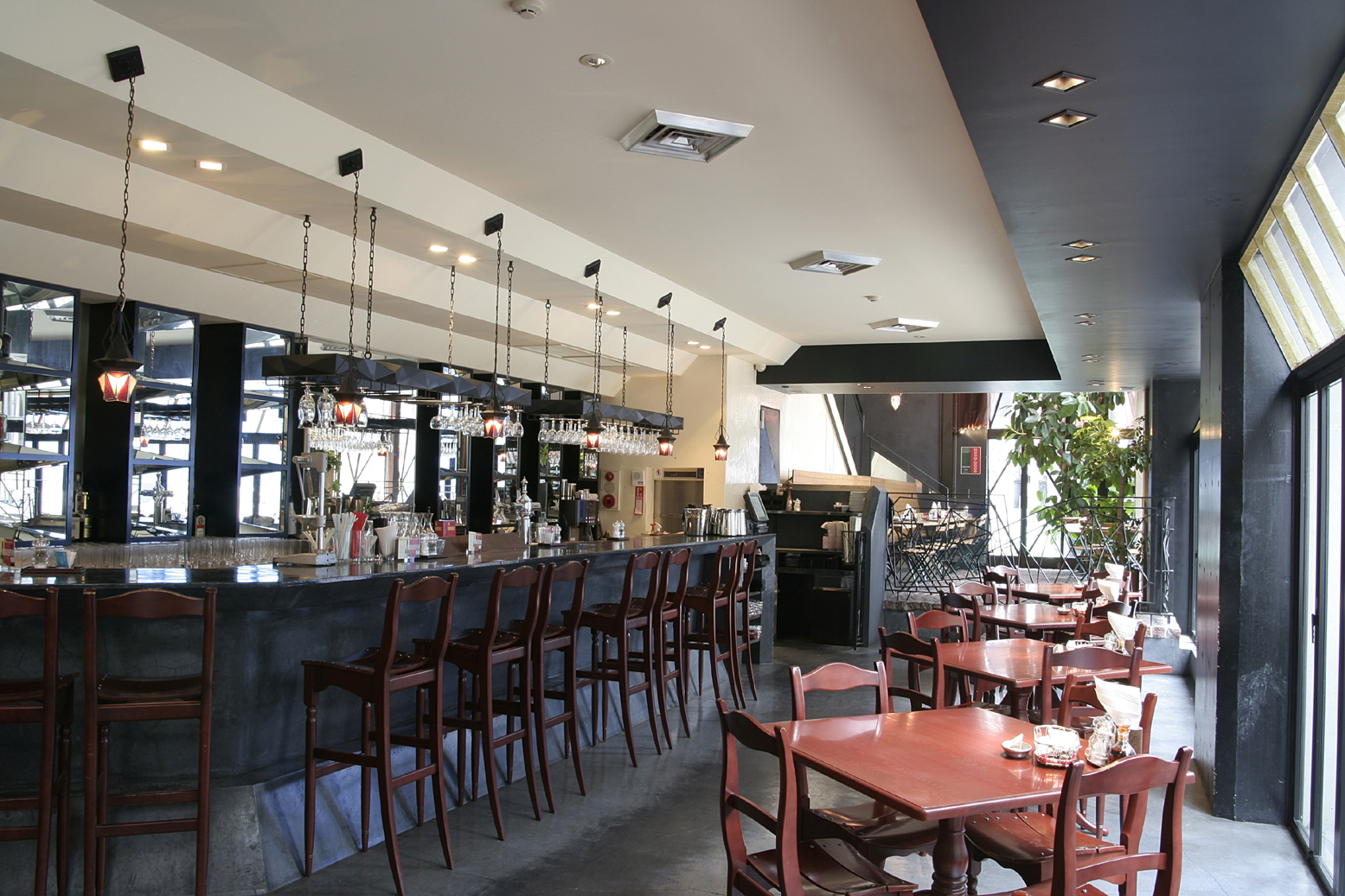 カフェ ラ・ボエム　麻布十番／株式会社グローバルダイニング