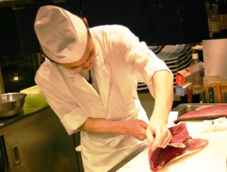 「本まぐろ 黒毛和牛 四季の蔵」「炙りダイニング ろばた焼き たる平」／瑞昌商事株式会社 求人