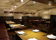 BRACERIA　CÁLIDO／株式会社 トータルウェル 求人 新宿駅前で通勤便利。シックで落ち着いた大人の空間です。