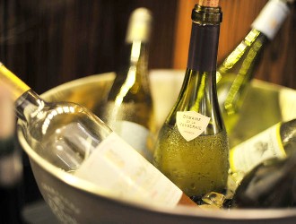 BLT STEAK ROPPONGI／株式会社BLT PRIME（ビーエルティープライム） 求人 ステーキに合わせたワインも多数取り揃えています。ソムリエの資格をお持ちの方も大歓迎です。