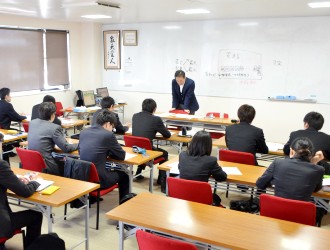 株式会社はなまる 求人 花咲学校では、調理技術だけでなく、数値管理など、フードビジネスについて学ぶことが出来ます。学び直したい方も歓迎です