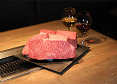 あじゅう田※新店開業準備室 求人 肉は最高級の肉をリーズナブルな価格で提供しているからこそ、リピータが多いです。
