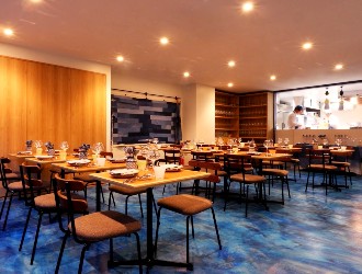 SALONE GROUP（サローネ グループ） 求人 ワイワイ楽しめるカジュアルイタリアンも展開！お料理に合わせた自然派ワインも提案するサローネのスタイルは同じです。