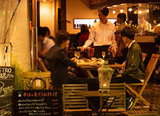 「中目黒グリル」「nakameguro SLOW TABLE」 ／株式会社ファンタジスタ・ジャパン 求人 ▲サービススタッフも同時募集中♪
ワインが好きな方／明るく元気な方／接客が好きな方、男女ともに大歓迎します！