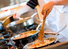 「店名未定」／World Liquor Importers 求人 ホール希望の方はもちろん、料理人の方でもお酒のプロフェッショナルを目指せます。