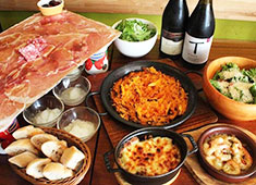 「Di PUNTO 飯田橋店」他／有限会社 勝企画 求人 ▶ワインをさらに引き立てるこだわり食材の料理の数々。難しい技術は不要なので、調理未経験者も大歓迎です！