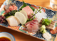 株式会社 一家ダイニングプロジェクト 求人 食材を卓越した技術で調理する料理は絶品。商品力にも自信があります。