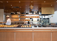 株式会社 トランジットジェネラルオフィス 求人 バーミキュラブランドのベーカリー「Vermicular village　POT MADE BAKERY」。