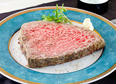 Casval(キャスバル)錦糸町店 求人 シーフードだけではありません！「国内銘柄牛の厚切ローストビーフ」などワインに合う食べ応えのある料理もご提供します。