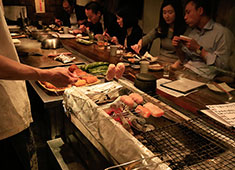 株式会社夢屋 求人 お料理、空間、スタッフ、全てでお客様をおもてなし。