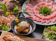 海なぎ 求人 刺身だけでなく、煮付け・天婦羅と幅広い魚料理を提供しています。