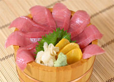 築地 すし一番 西浅草店／魚家 株式会社 求人 メディアでも取り上げられた海鮮丼。極上本マグロが売りの当店ならではの「名物鉄火丼」「とろ鉄火丼」は人気商品です。