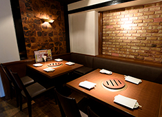 株式会社Food Innovators Japan/炭火焼肉やざわ 求人 お客様の層はサラリーマンから地元のファミリーまで幅広いです。