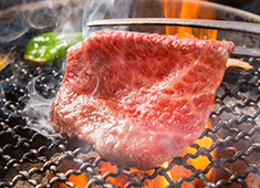 株式会社Food Innovators Japan/炭火焼肉やざわ 求人 肉に絶対の自信があるからこそ、誇りをもってお店を営業できます。