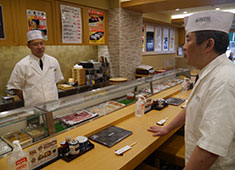 株式会社千寿司チェーン 求人 職人同士の連携はバッチリ。仕事にもハリがでてきます。