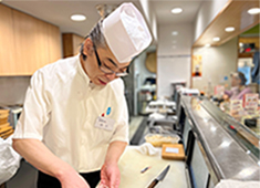 すしと天ぷら とろ一 御徒町本店 求人 若手から60代のスタッフまで幅広く活躍中です。面接では入社前に不安な事など、何でも遠慮なくご質問下さい。