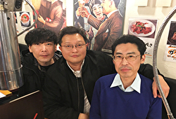 ホルモンセンター 丸ちゃん／株式会社 東邦フードマスタージャパン 求人 社長（写真中央）と社員の距離も近くワンチームで成長している会社です。