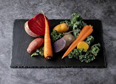 RESTAURANT HYENE （レストラン イェン）／H VIEW Inc. 求人 実際に見て・感じて厳選した食材を扱える環境だからこそ、そういった面の知識も身につく職場です。