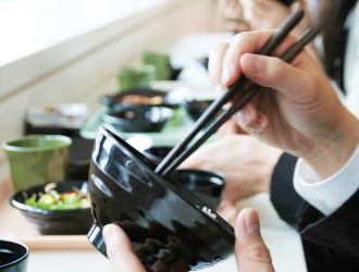 株式会社LEOC（レオック）／柏市・流山市の学生寮食堂 求人 食事は生活の中心であり、日々の楽しみの一つ。だからこそ食の感動を大切にしたいと考えています。