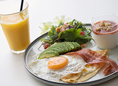 Crepes No Ka 'Oi（クレープスノカオイ）／株式会社FANTERIA 求人 朝食の限定メニュー「カノア／KANOA」バリエーション豊富な具材をトッピングした食事系のクレープも多数ご用意！
