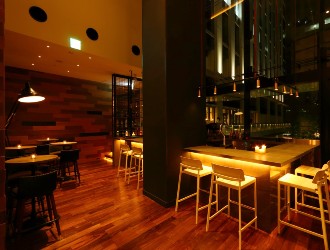 株式会社pinoshiro（ピノシロ）／Restaurant Cadet（レストラン カデット）、GARB pintino（ガーブピンティーノ） 求人 ホールでは、お客様に寄り添うような一歩踏み込んだサービスを実践しています。臨機応変な対応が得意な方、大歓迎！