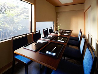 青山　仁（じん） 求人 ２日４組の完全予約制の日本料理店。じっくりと料理、お客様と向き合うことができます。